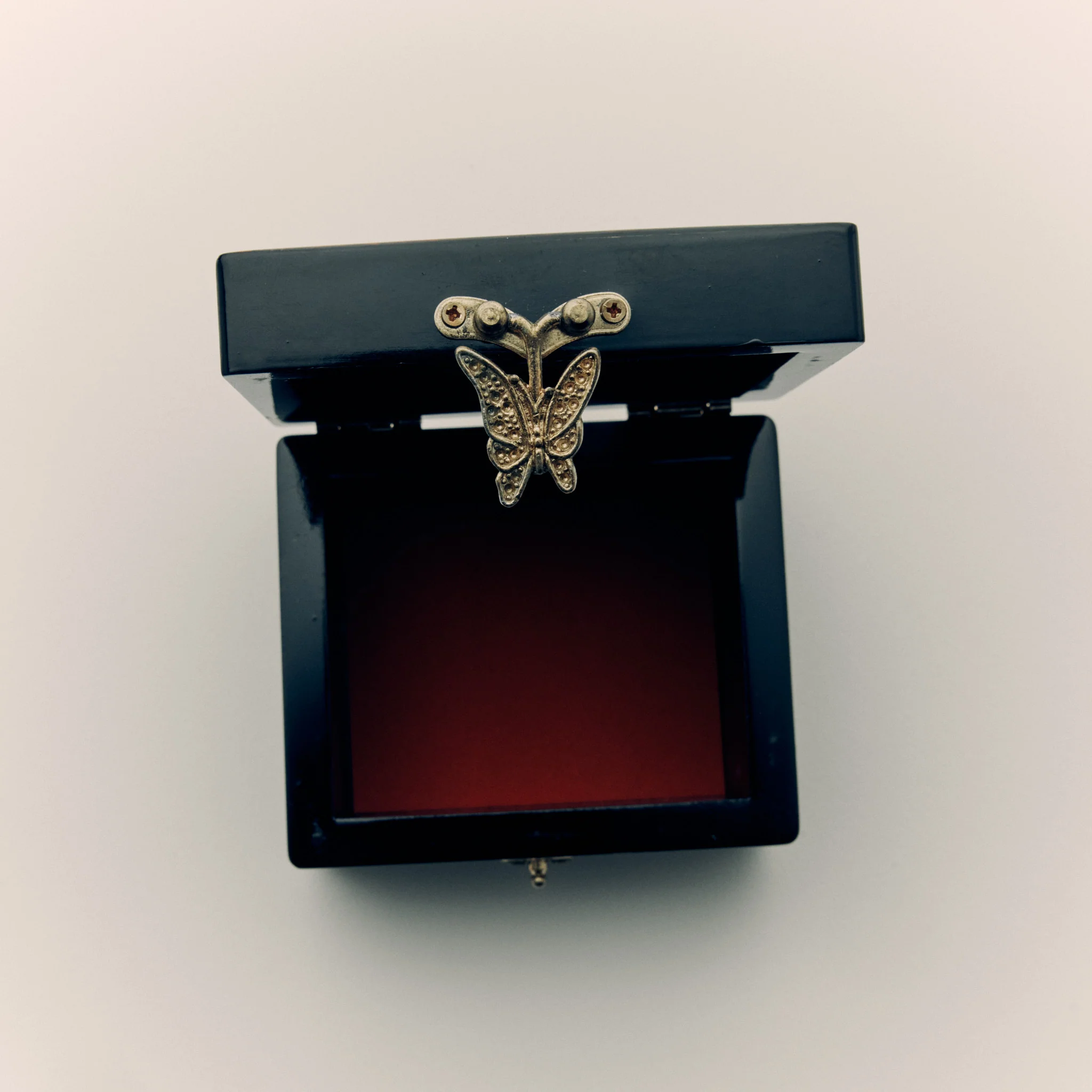 Antique Japanese Lacquered Jewellery Box - Image 3